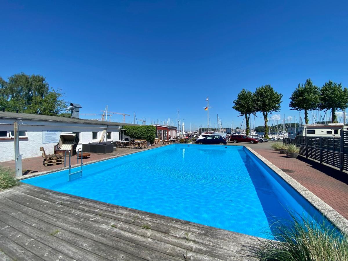 Hotel Hausboot mit Traumlage in Travemünde Lübeck Exterior foto