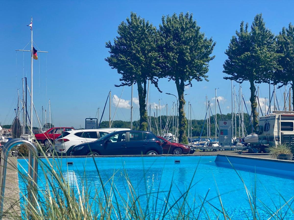 Hotel Hausboot mit Traumlage in Travemünde Lübeck Exterior foto